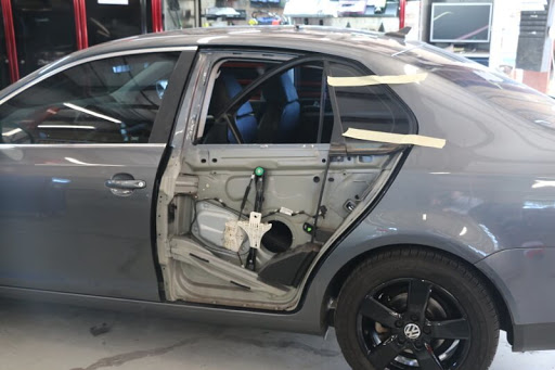 фото ремонт двери автомобиля